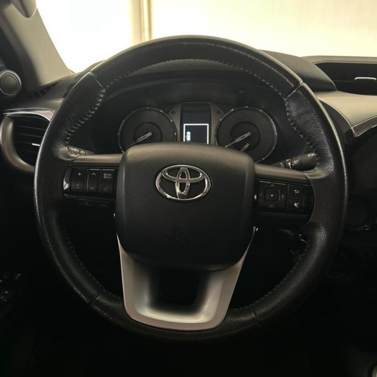 Toyota Hilux D/C 4X4 Srv Mec. 2024 — foto 6